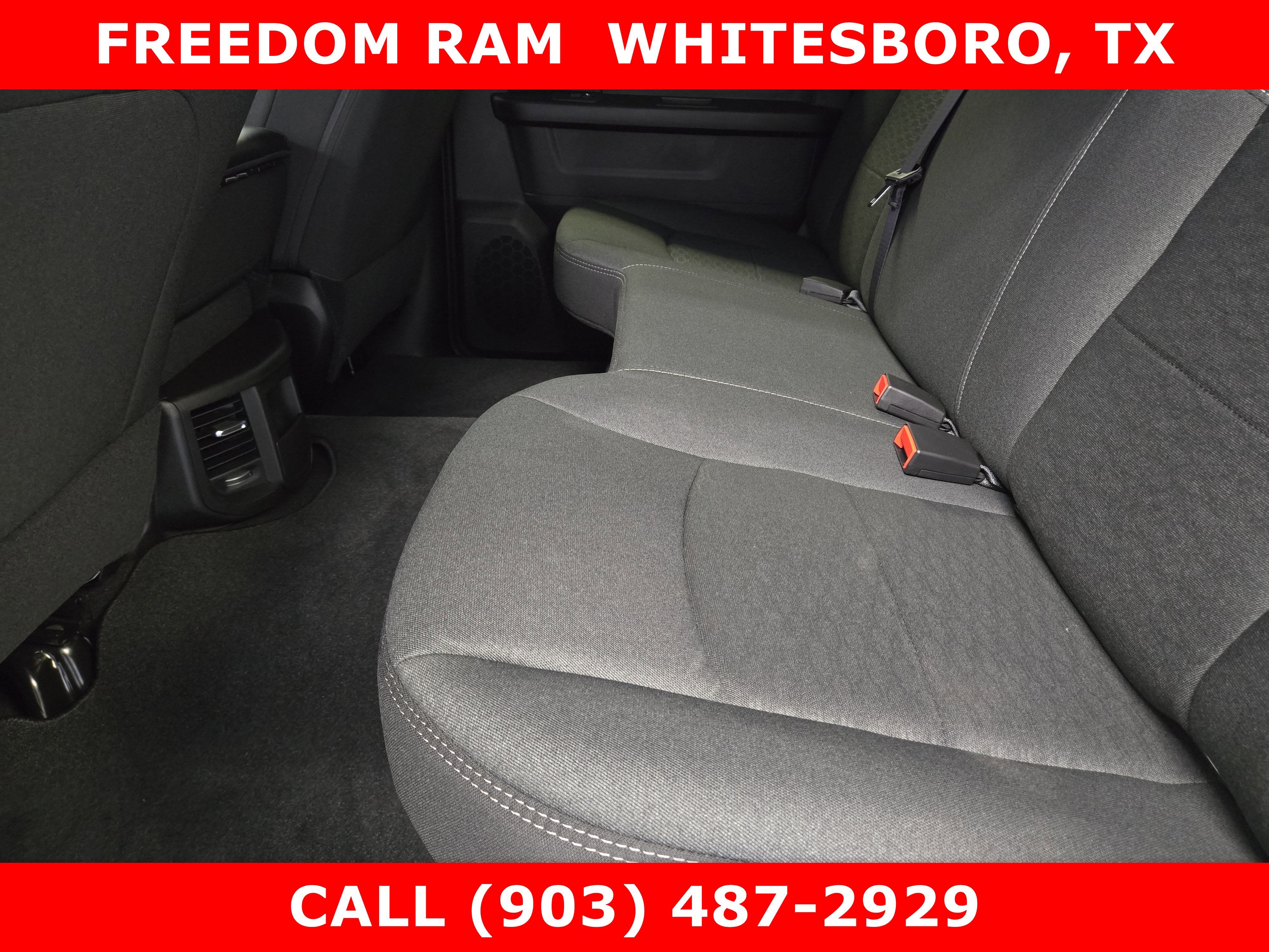 2026 RAM Ram 2500 RAM 2500 BLACK EXPRESS CREW CAB 4X4 6'4' BOX