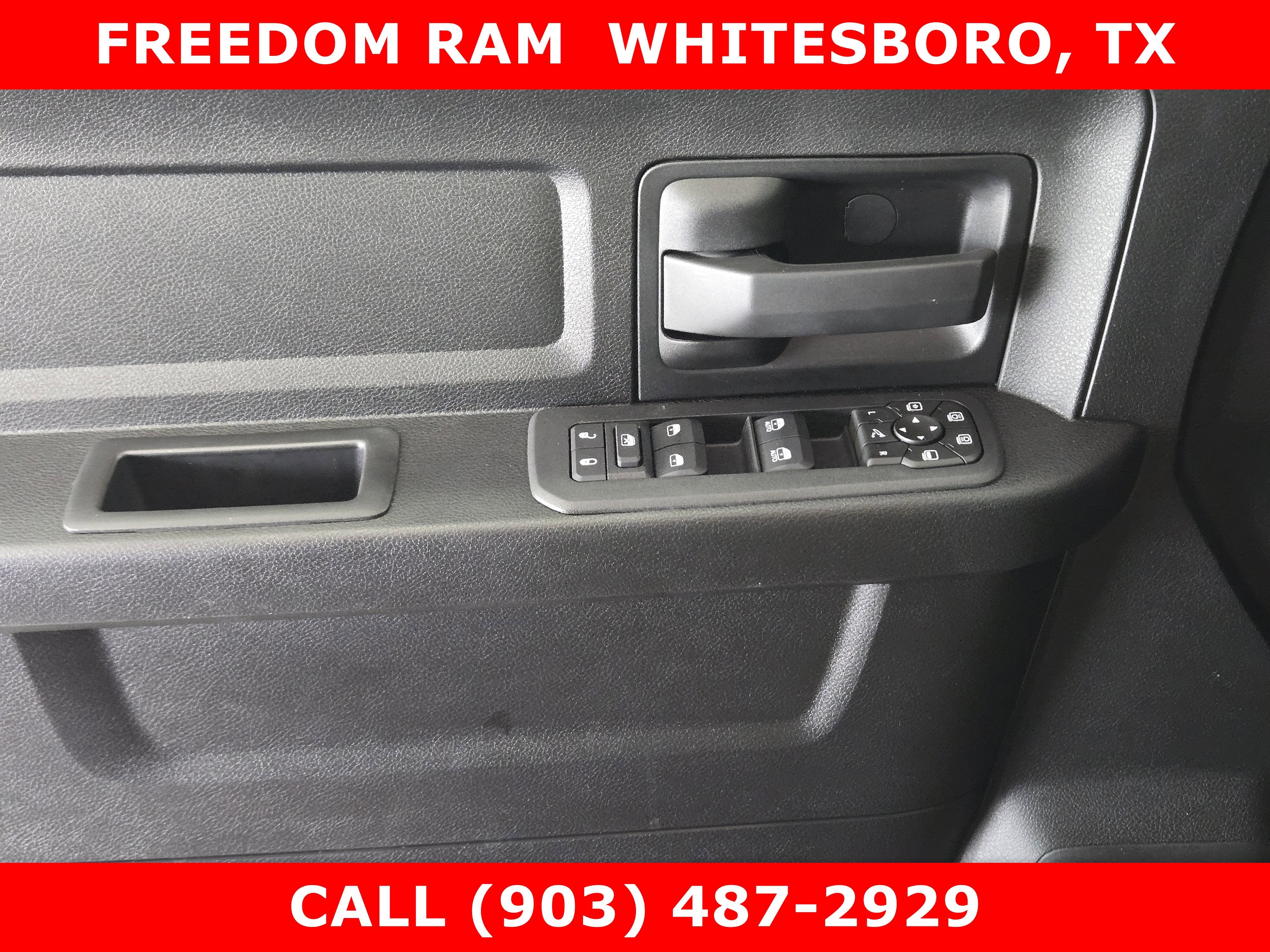 2026 RAM Ram 2500 RAM 2500 BLACK EXPRESS CREW CAB 4X4 6'4' BOX