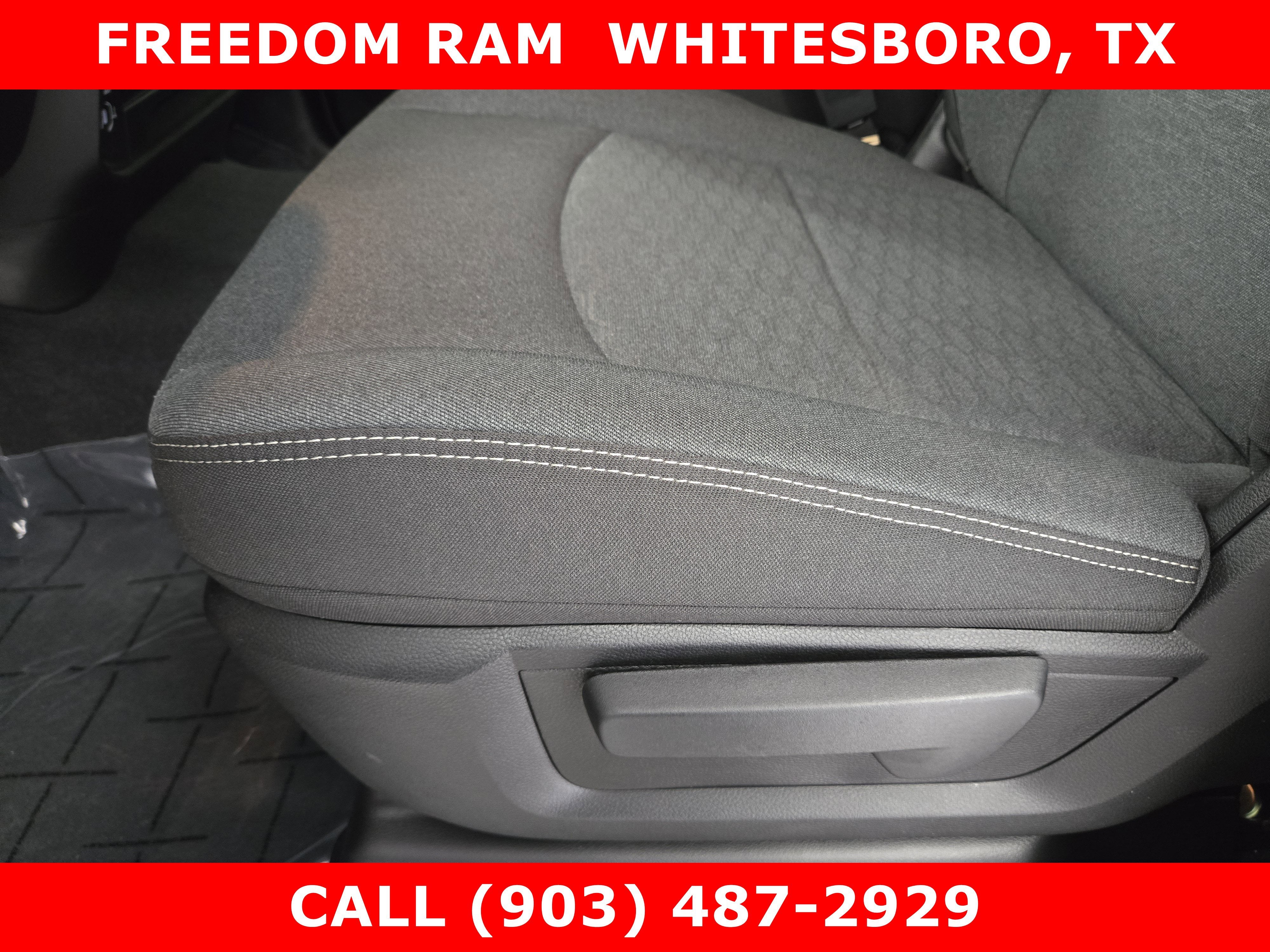 2026 RAM Ram 2500 RAM 2500 BLACK EXPRESS CREW CAB 4X4 6'4' BOX