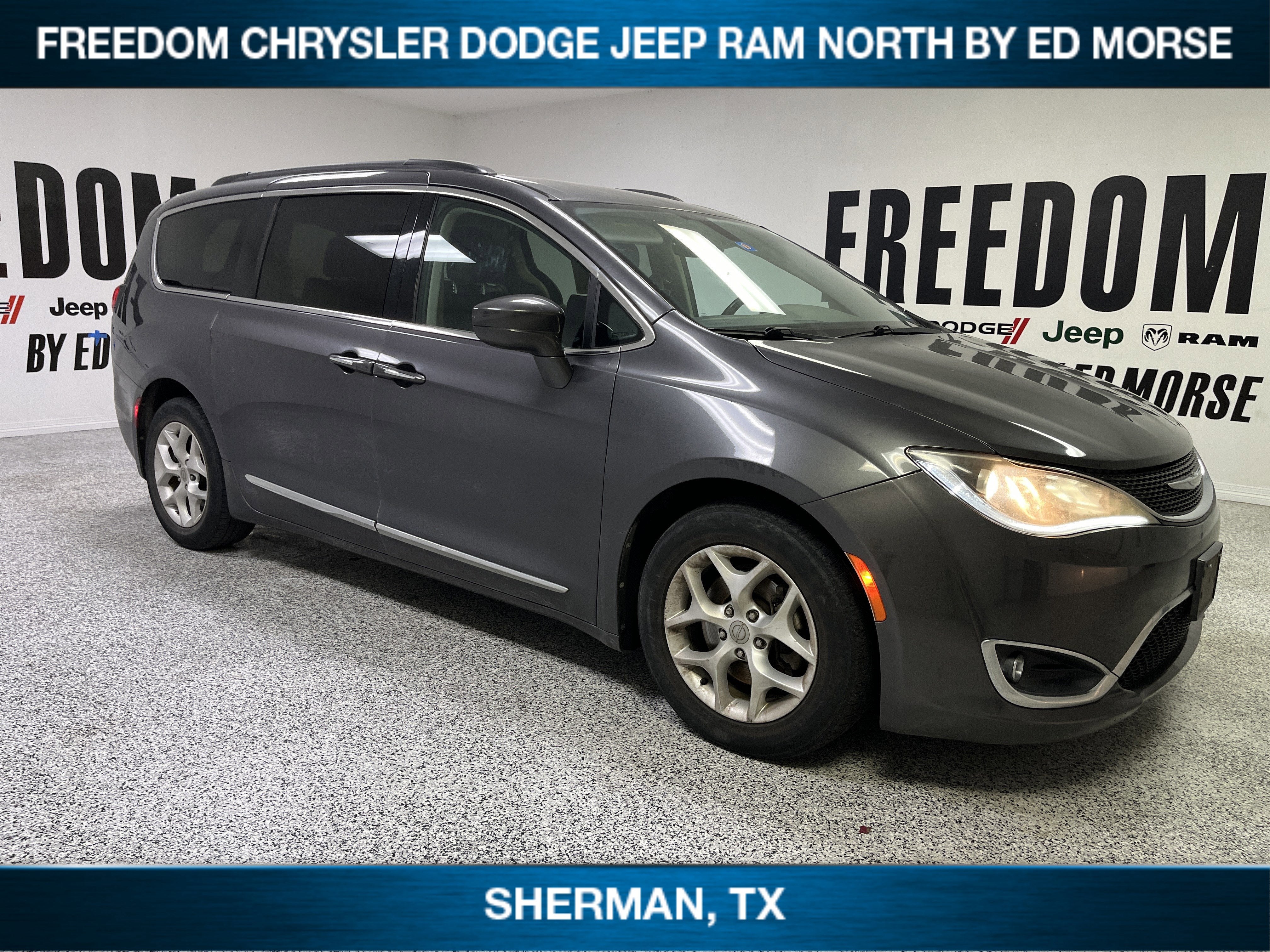 2017 Chrysler Pacifica Touring-L