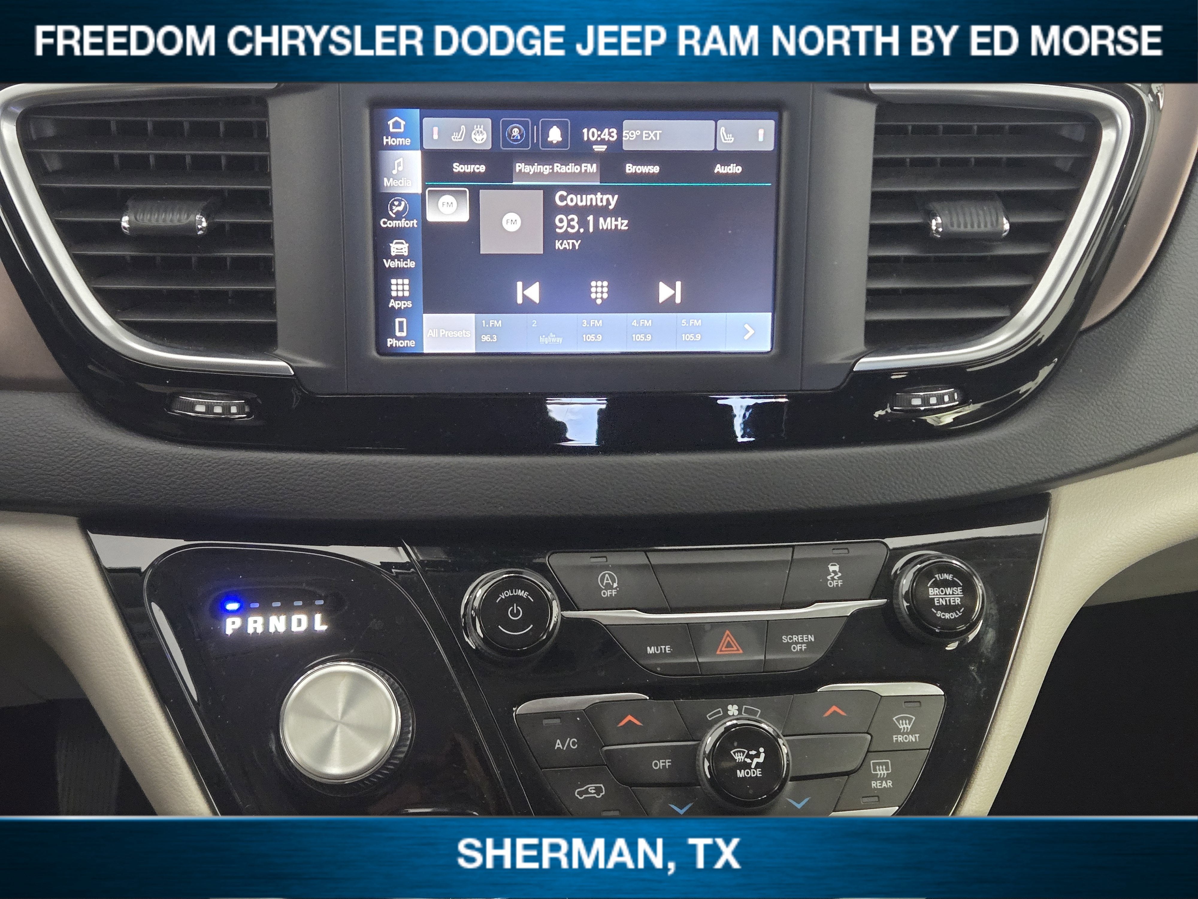 2023 Chrysler Voyager LX