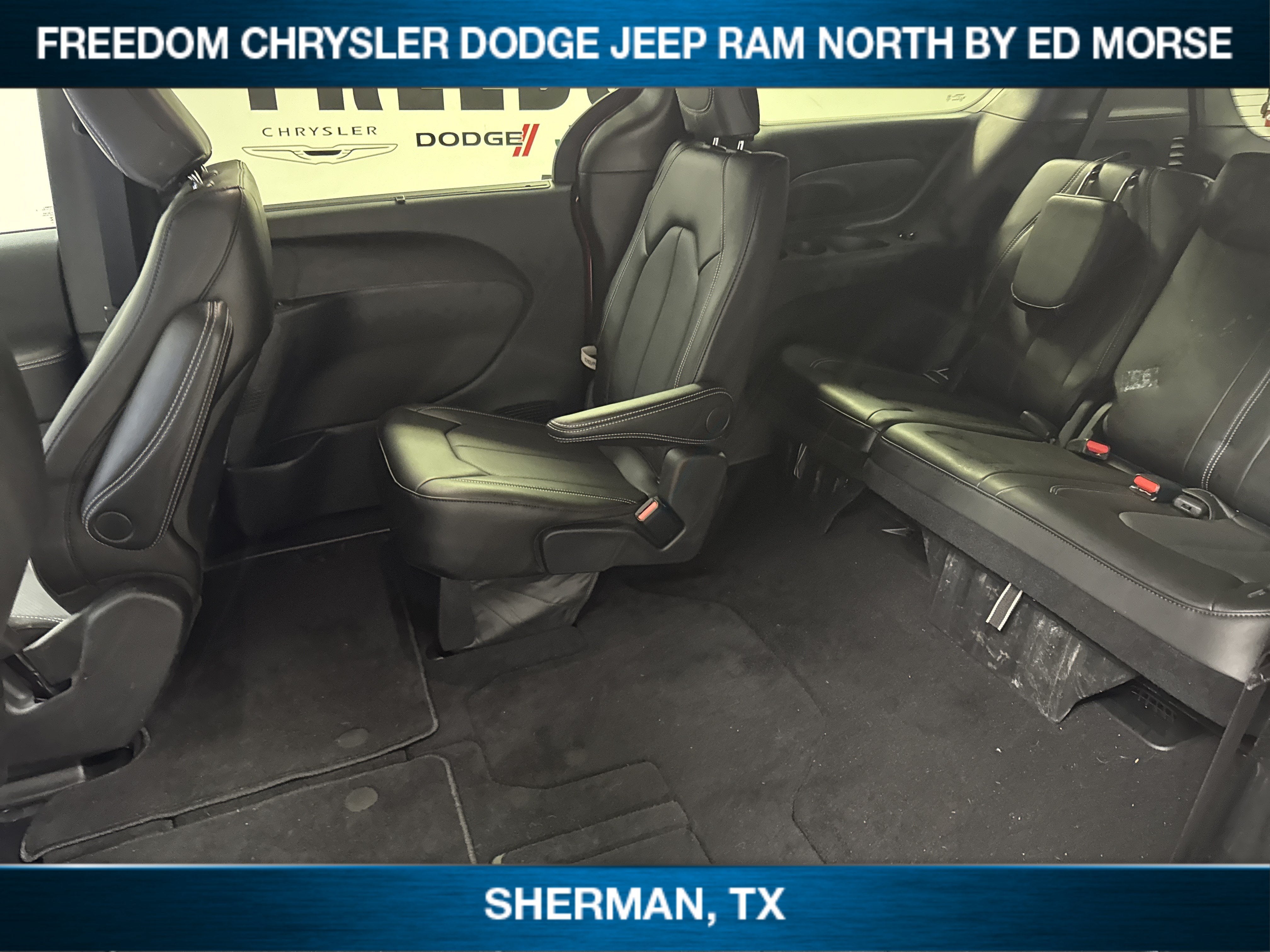 2025 Chrysler Voyager LX