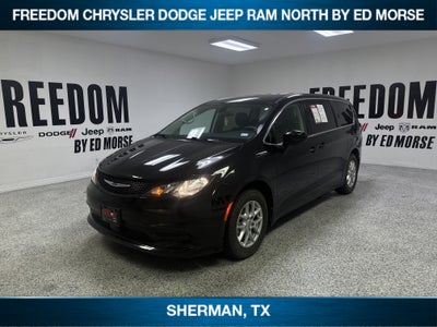 2022 Chrysler Voyager LX