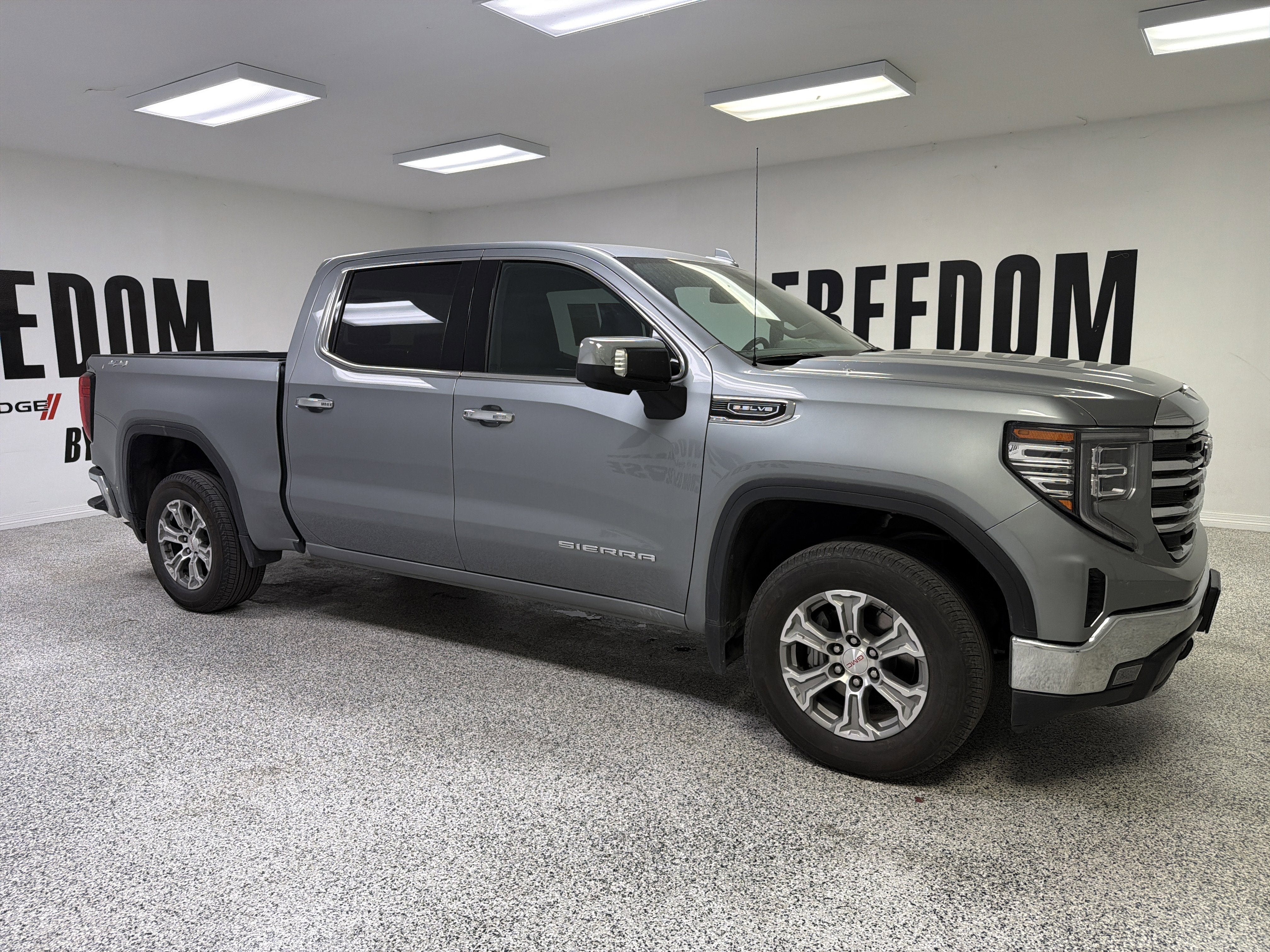 2025 GMC Sierra 1500 SLT