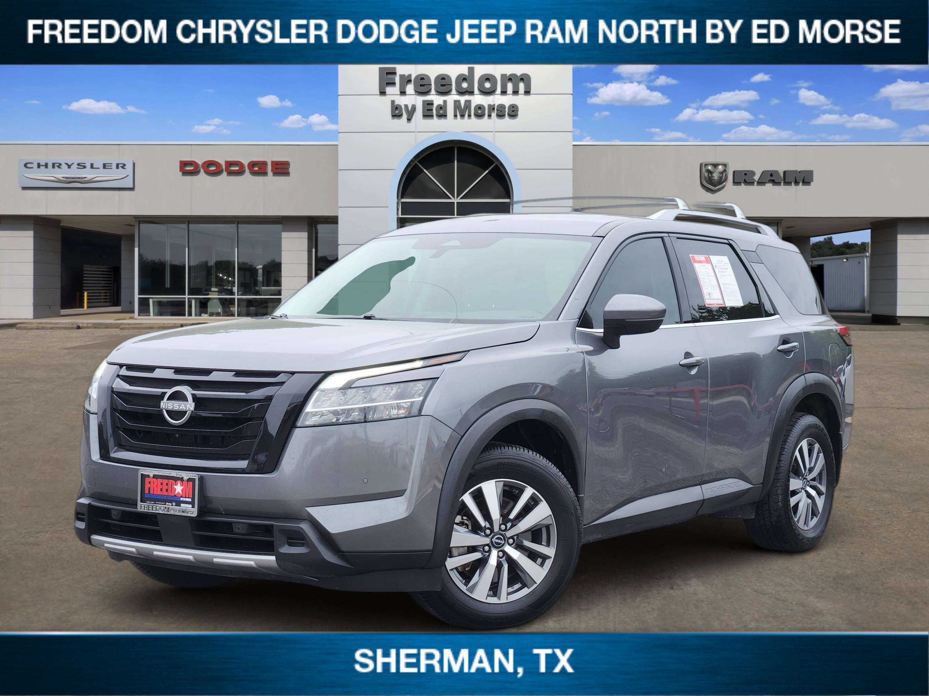 2023 Nissan Pathfinder SL