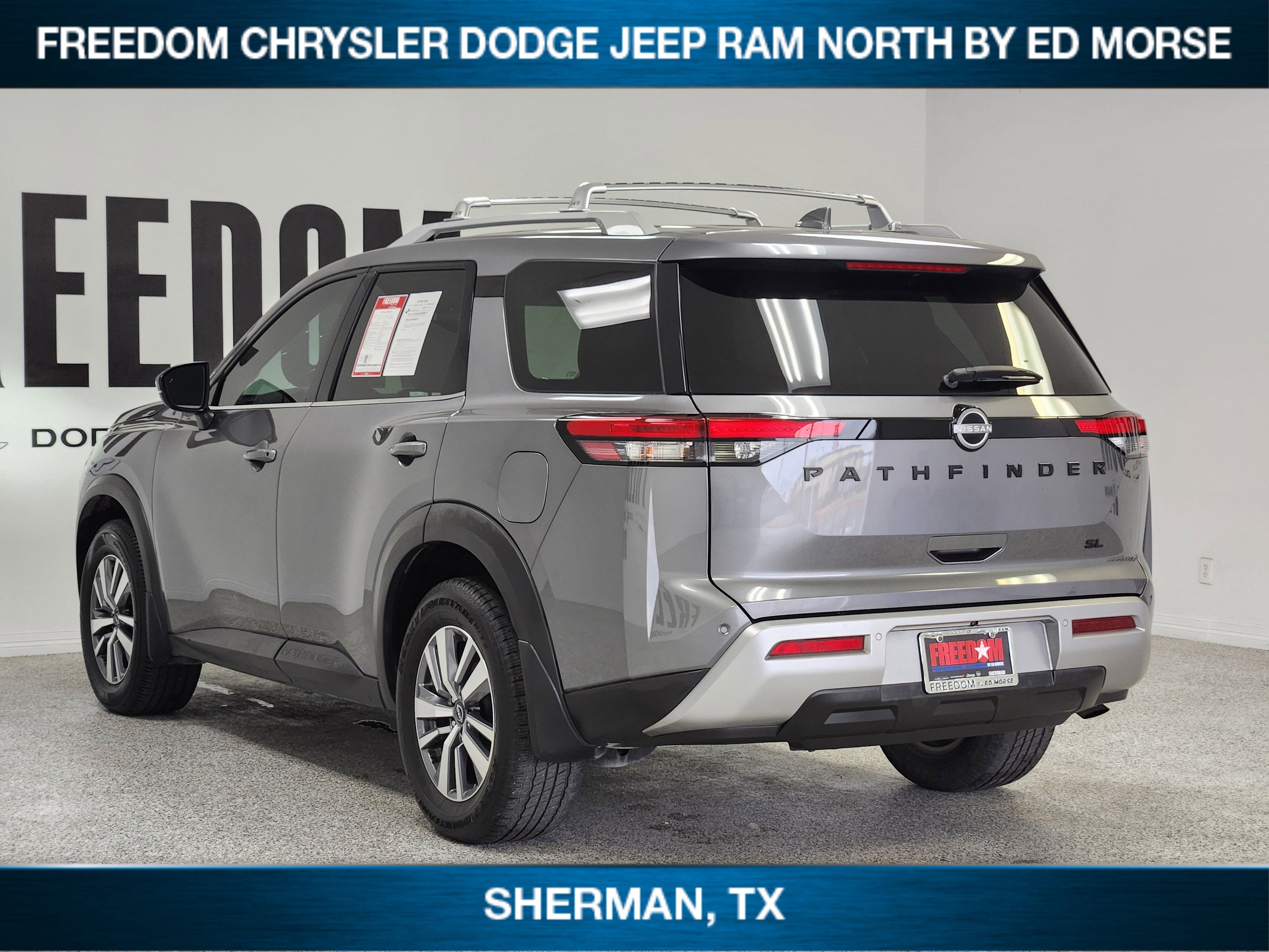 2023 Nissan Pathfinder SL