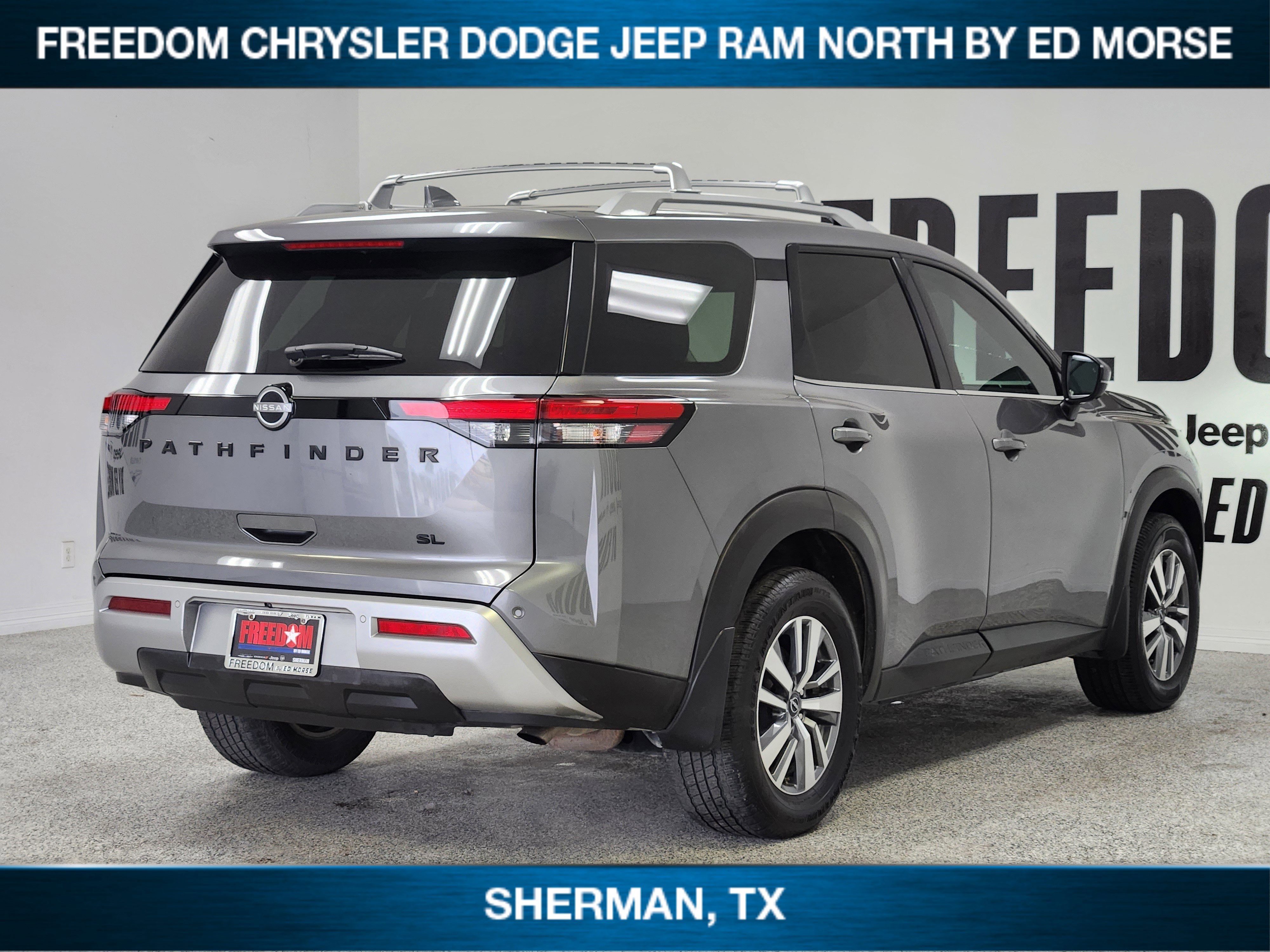 2023 Nissan Pathfinder SL